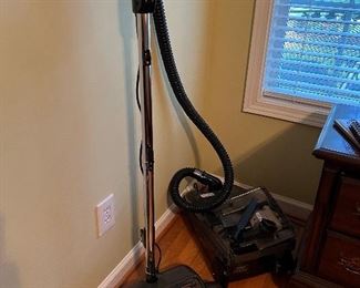 Canister Vacuum 