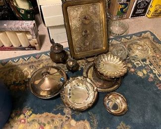 Silverplated pieces 