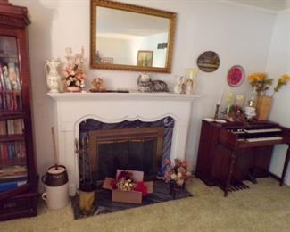 nice gold mirror, organ