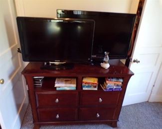 2 flat screen TV's tv stand