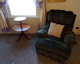 mahogany table, nice recliner
