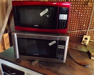 2 microwaves