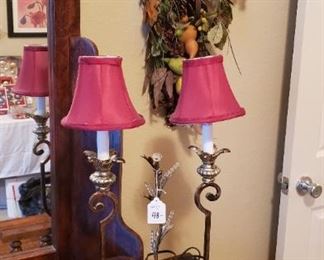 Lamp, hanging wreath