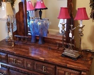 Dresser w/mirror, lamps, vase
