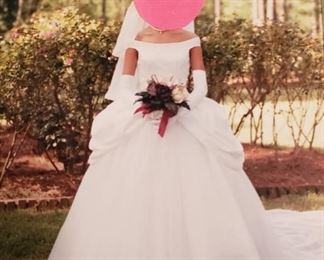 Custom made BRIDAL GOWN, size 4