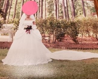 Lovely Bridal Gown, Veil custom made, size 4
