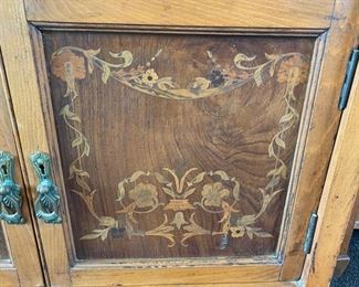 One more shot of this fabulous inlay work!