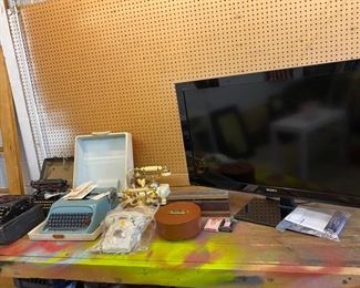 Sony flat screen TV with remote and manual.