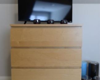 Blonde Chest of Drawers