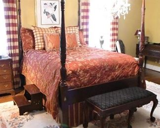 Link Taylor Queen Size Poster Bed 