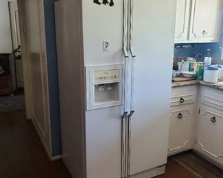 Whirlpool Side by Side Refrigerator ED25PQ