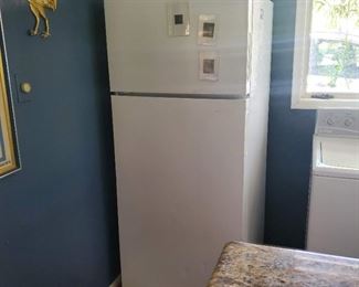 GE Hotpoint  Refrigerator CTX18LYZDRWH