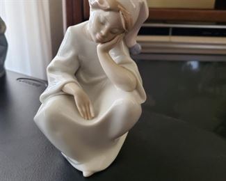 Lladro 6481 Just Resting Figuring