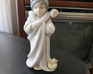 Lladro 6800 Girl in Robe Towel Brush Duck