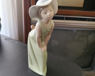 Lladro 4873 Lean In For A Kiss