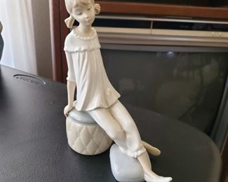 Lladro 1084 Girl with Mother's Shoe Sitting on Ottoman