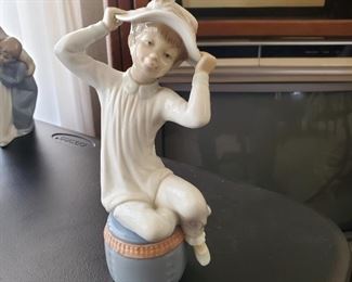 Lladro 1147 Girl with Bonnet Hat on Stool
