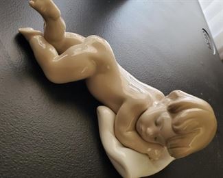 Lladro 6497 Sleepy Time Sleeping Baby with Pillow
