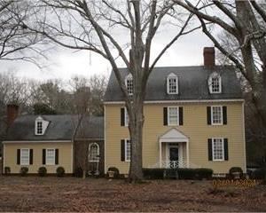 This Classic Georgian style house looks like it's in Maine; however its it's in Thomaston, Ga. Perfectly located behind the 1st Methodist Church & Near Upson Regional Medical center. Built in 1983 with vintage Harwood floors & brick fireplace in the kitchen.
You tube 1st video below
https://youtu.be/61mNPu3ue5I