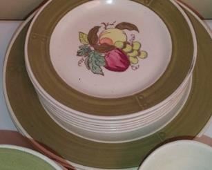 Provincial Fruit Green
by METLOX - POPPYTRAIL - VERNON
Large set