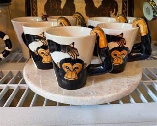 Im on love with the vintage monkey cups