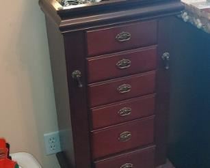Mahogany Jewelry chest sides open up for hanging necklaces