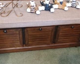 Storage bench /trunk