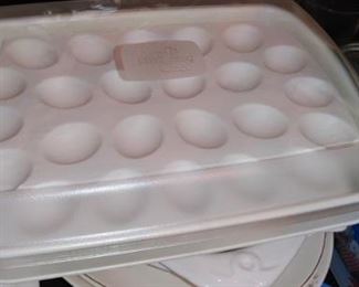 Pampered Chef chilled deviled egg and vegetable holder with divider. 