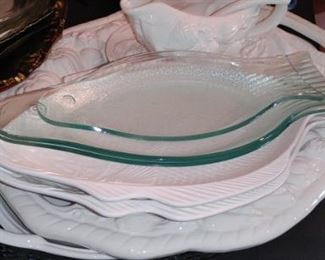 Huge selection of serving platters
Fish plates & more