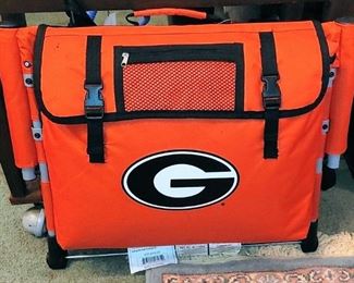 New Georgia Bulldogs padded stadium seat with all the extra's