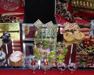 Beautiful vintage mirrored vanity tray 