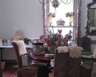 Dining room table & chairs