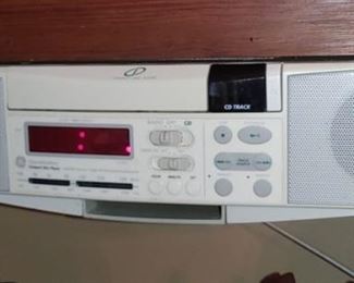 GE under counter radio with CD