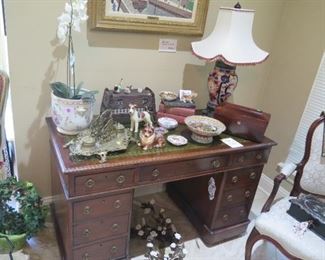 INLAID LEATHER GEORGIAN DESK