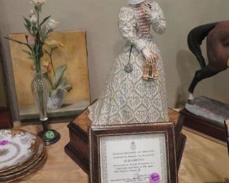 ROYAL WORCESTER ELIZABETH 1
