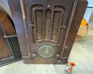 Tombstone antique radio universal