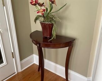 half roound table, plant