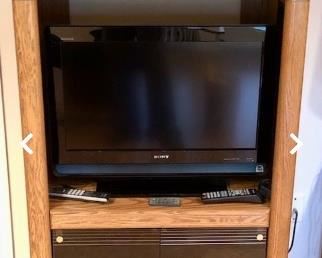 Very nice oak tv cabinet 75% off
Now $40