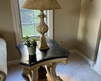 Thomasville stunning end table $300