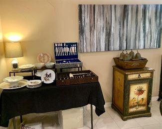 Flatware sets & home decor