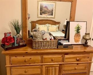 Very nice dresser & mirror