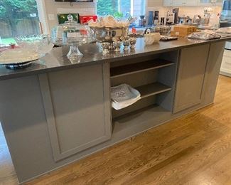 These entertaining and kitchen items sold during in-person sale on Friday and Saturday.