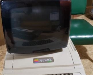 Original Vintage Apple Computer EXCELLENT WORKING CONDITION 