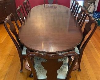 $495 
Dining Room table Old Towne Mahog 60" + 16" x 3 leaves. 6 chairs & 2 arms&nbsp;