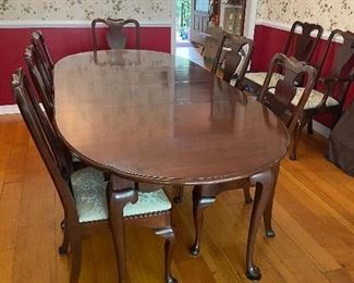 $495 
Dining Room table Old Towne Mahog 60" + 16" x 3 leaves. 6 chairs & 2 arms&nbsp;