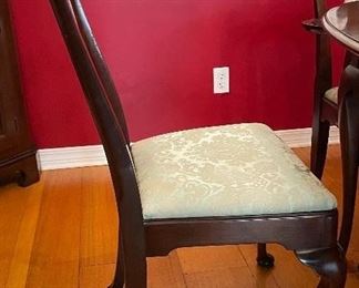 $495 
Dining Room table Old Towne Mahog 60" + 16" x 3 leaves. 6 chairs & 2 arms&nbsp;