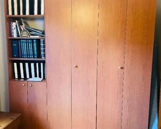 $200 Murphy bed full size in 5’ L cabinet 