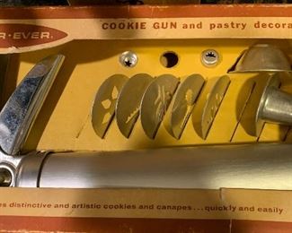 Vintage Wear-Ever Cookie Press
