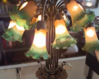tiffany style 15 bulb tulip lamp much bigger in person 
