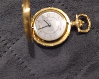 ladies vintage pocket watch 